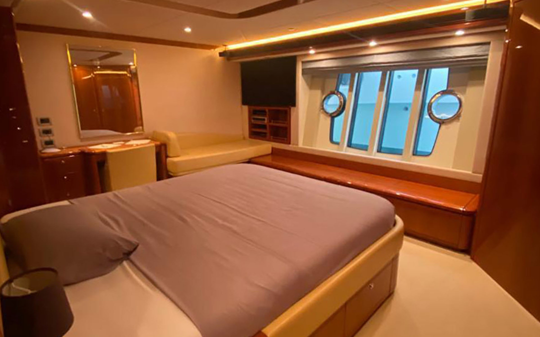 83' Ferretti