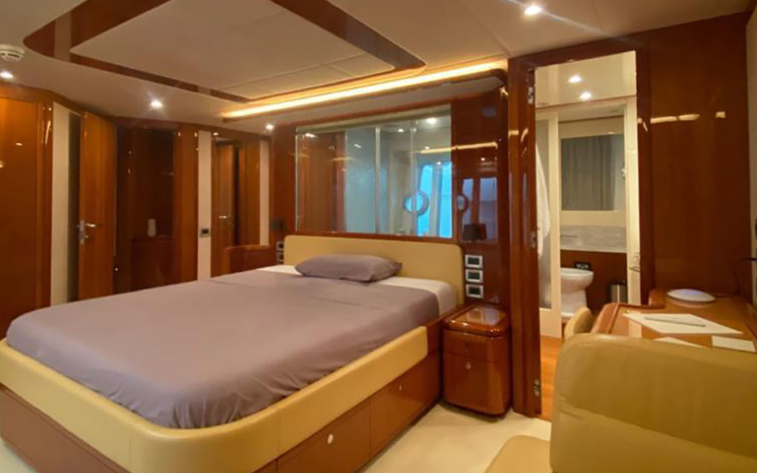 83' Ferretti
