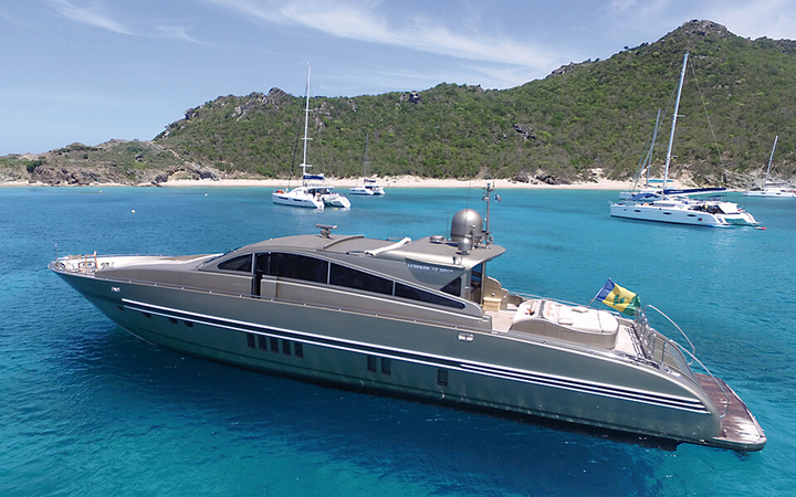トーマスマックナイト　ミッドタウン 39 Midnight Express Luxury Yacht for Charter Porto Cupecoy, Sint