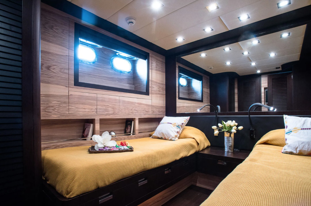 80' Mangusta