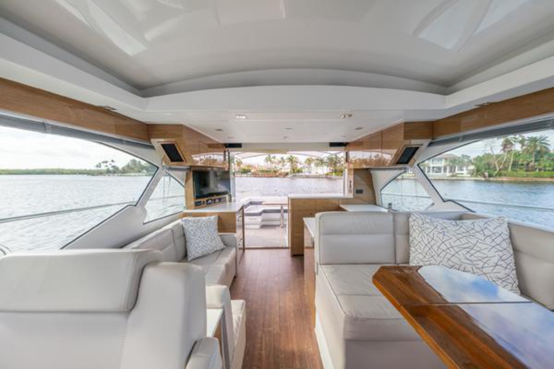 50' Cruisers Yacht