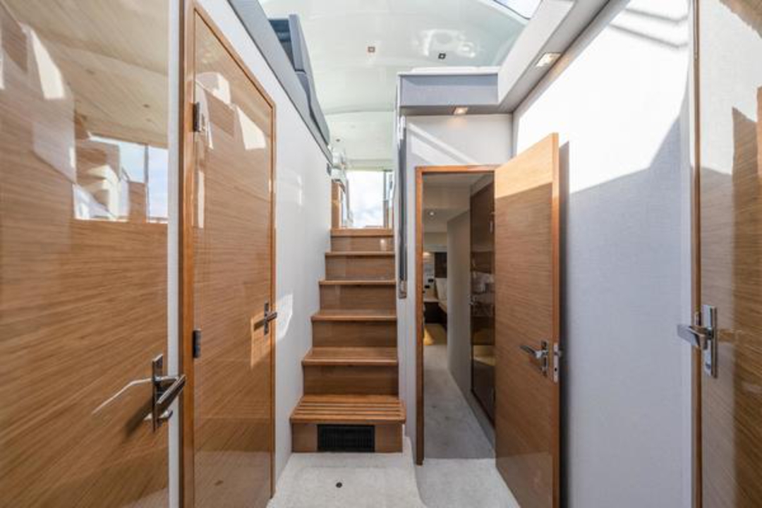 50' Cruisers Yacht