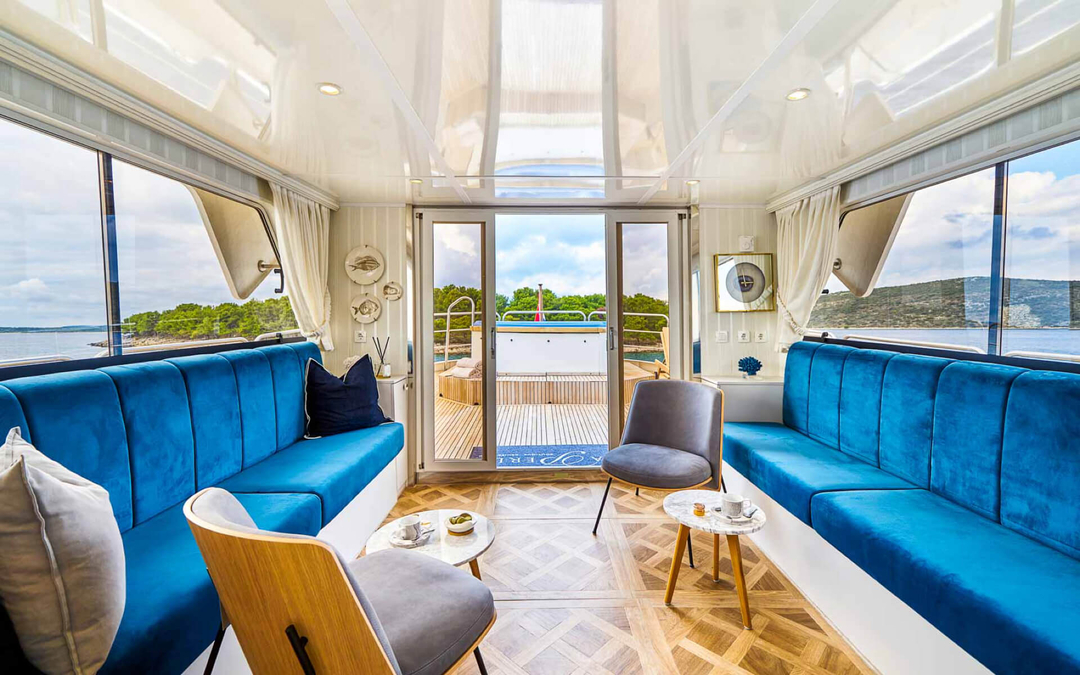 130' Botique Yacht