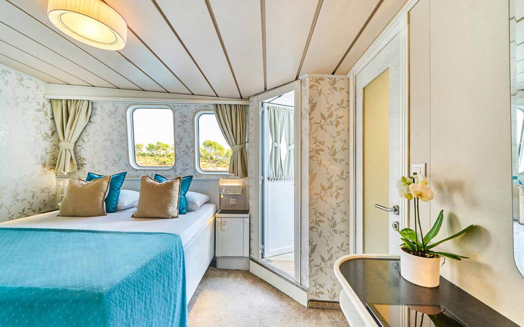130' Botique Yacht