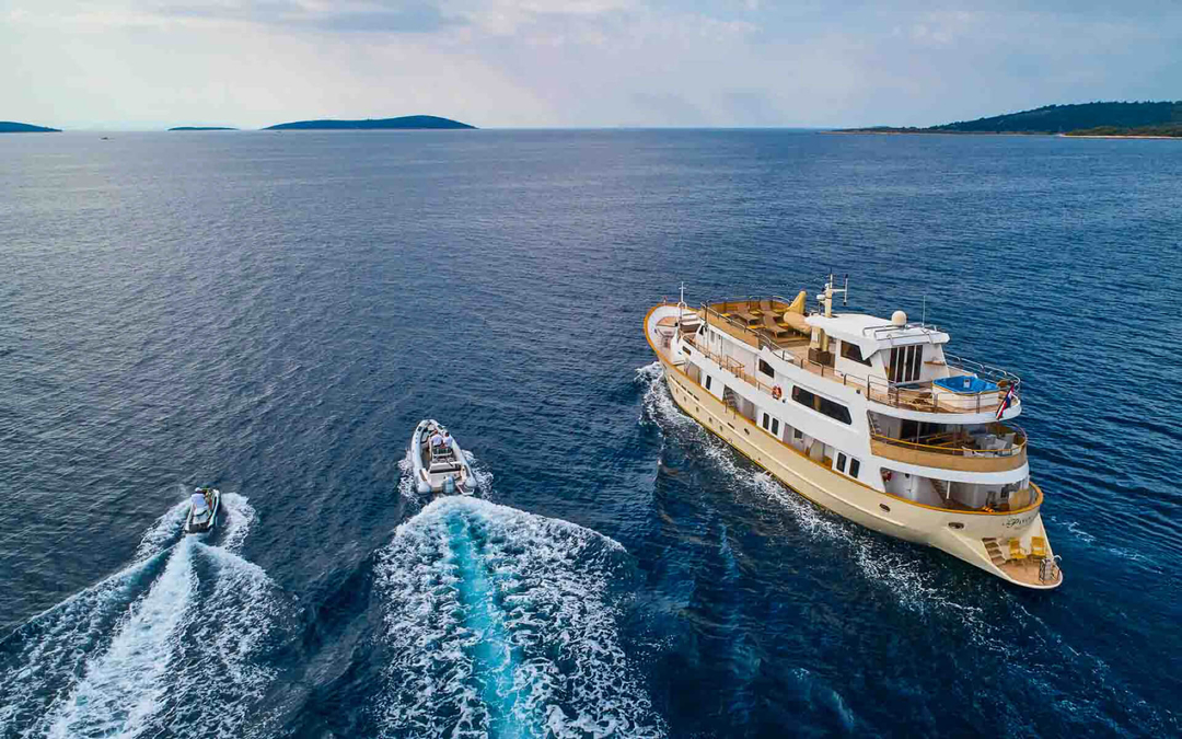 130' Botique Yacht