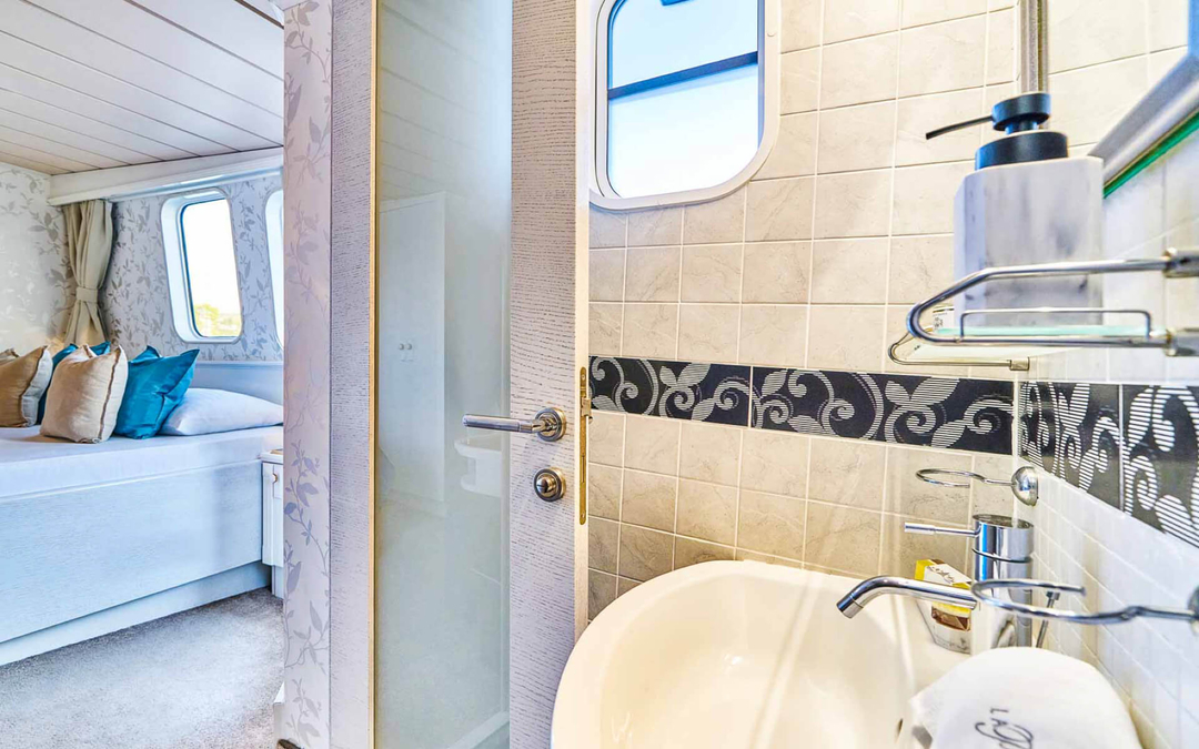130' Botique Yacht