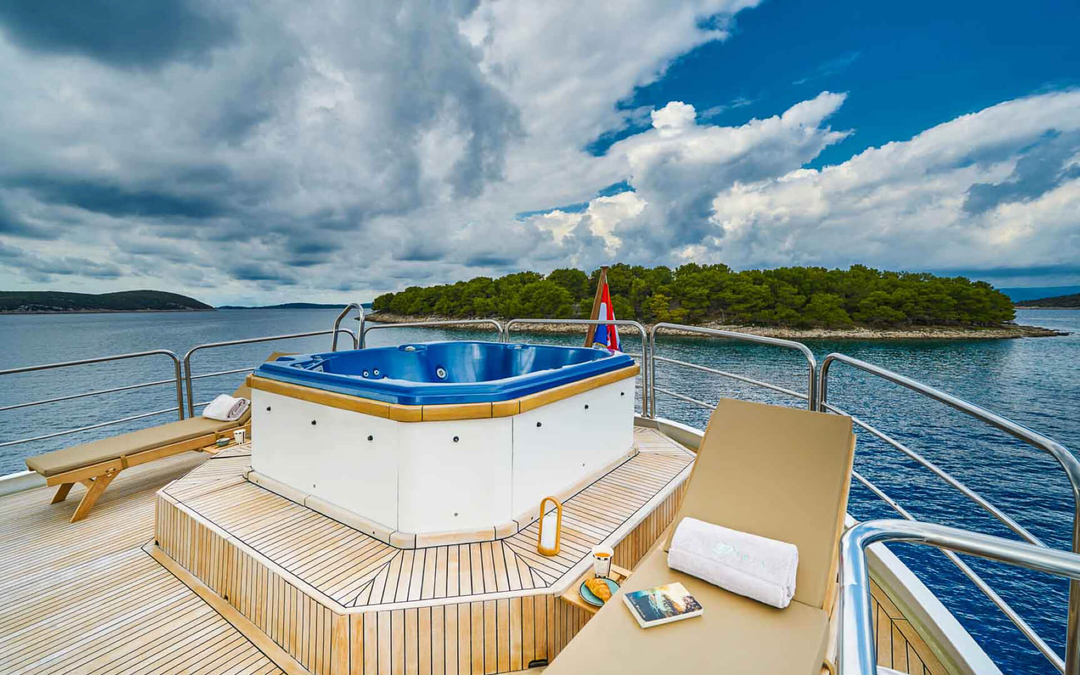 130' Botique Yacht
