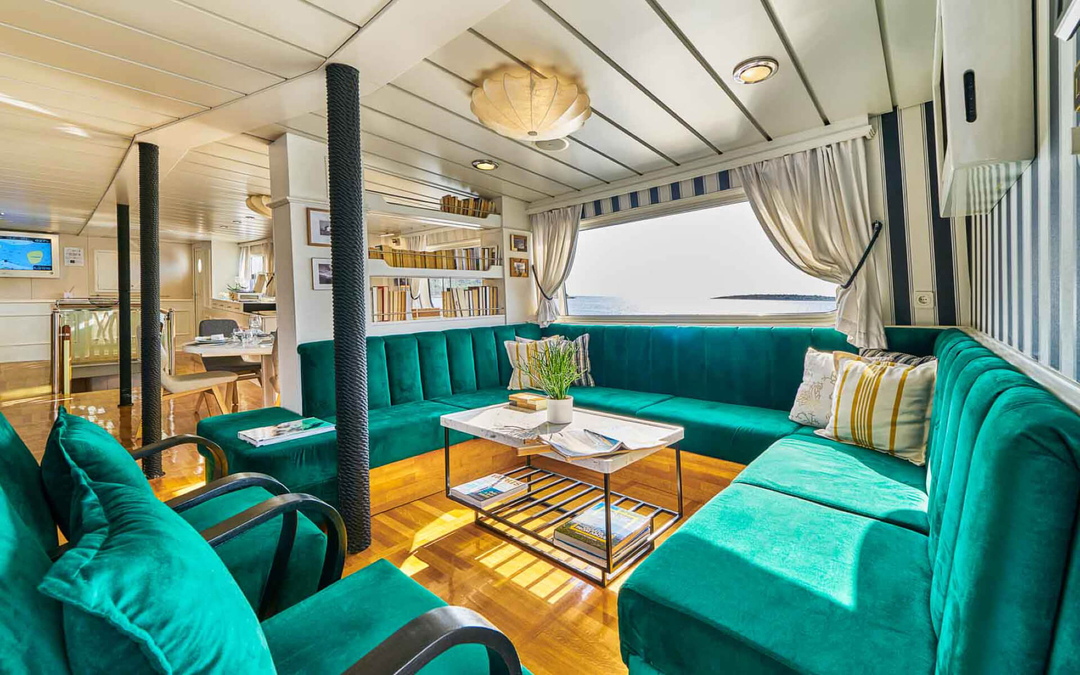 130' Botique Yacht