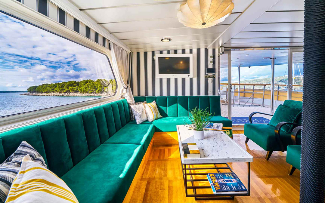 130' Botique Yacht