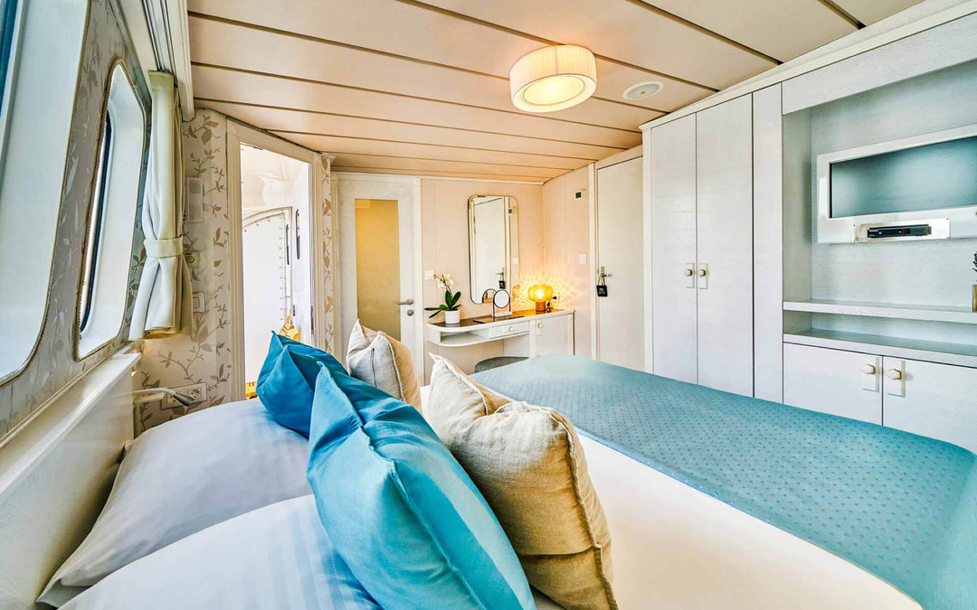 130' Botique Yacht