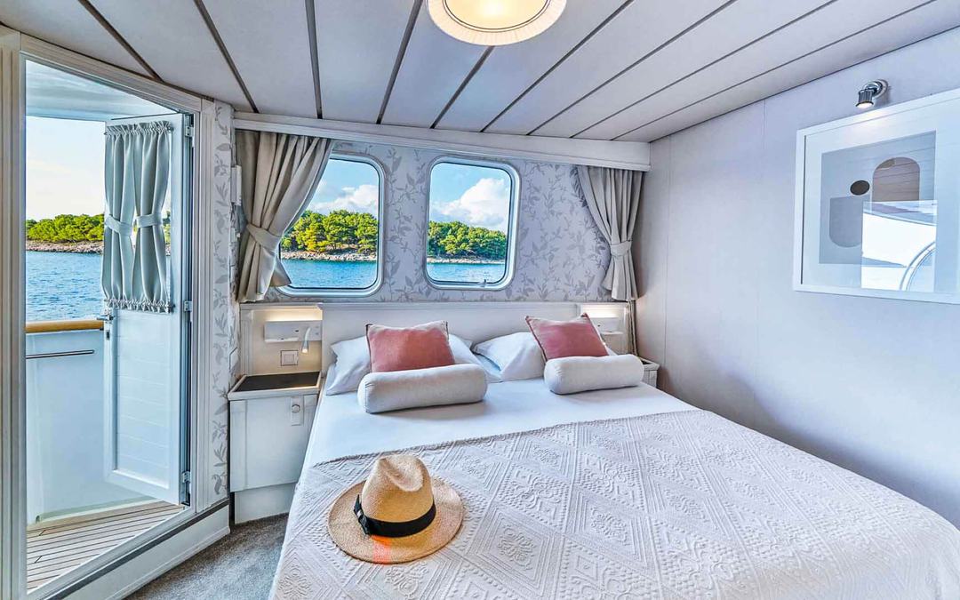 130' Botique Yacht