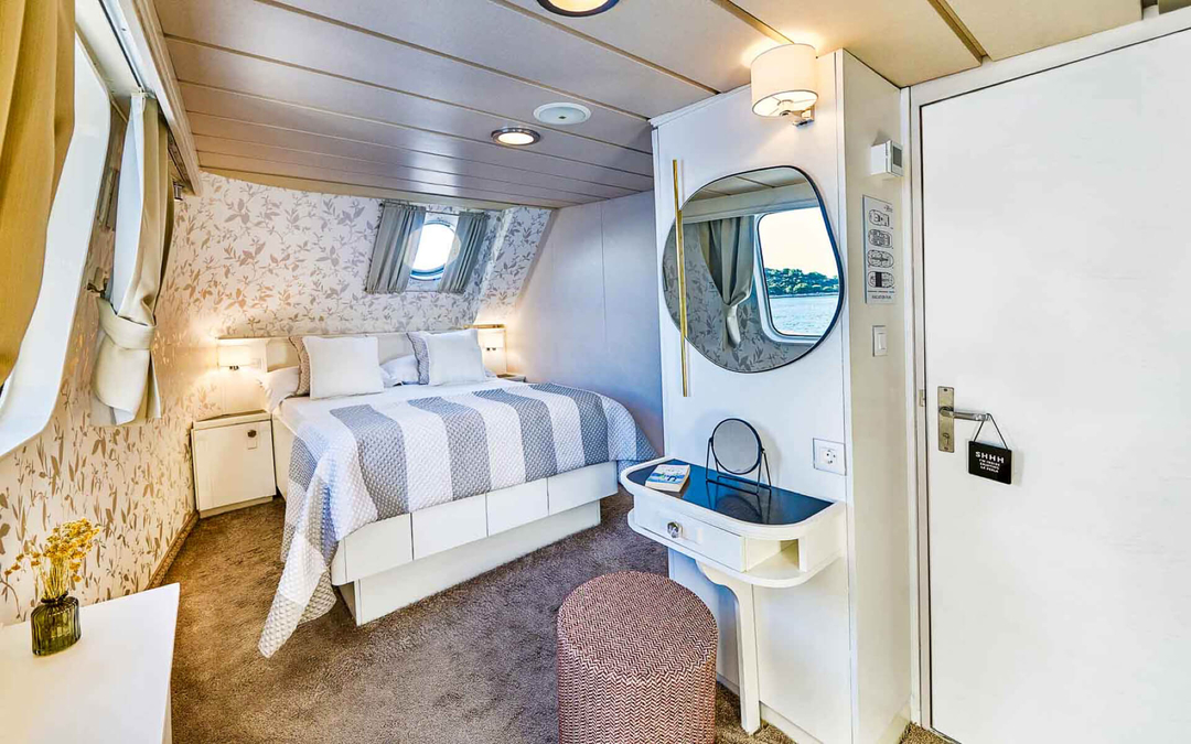 130' Botique Yacht