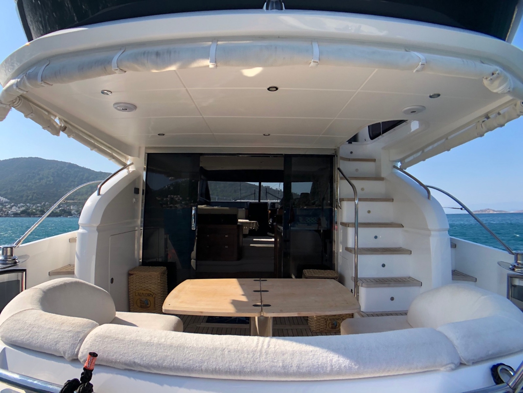 52' Princess Fly
