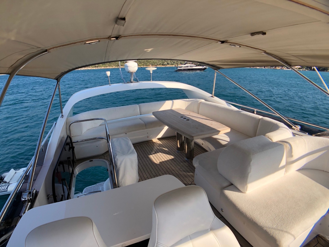 52' Princess Fly