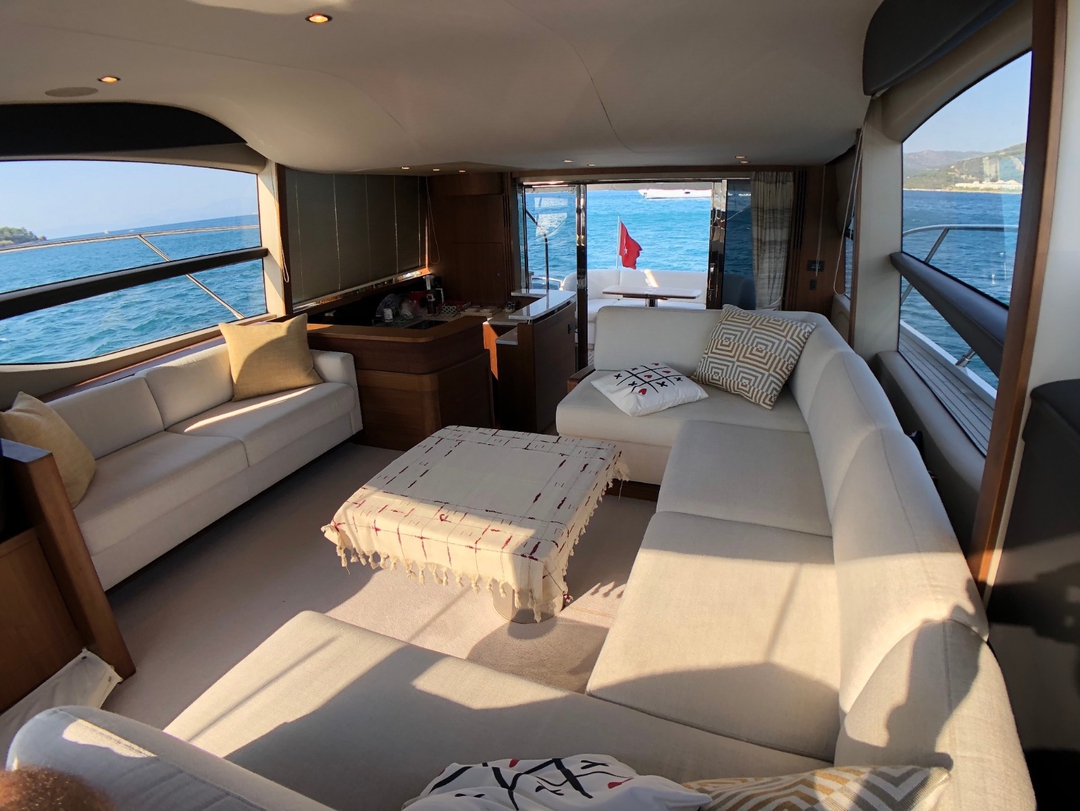 52' Princess Fly