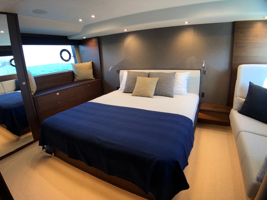 52' Princess Fly