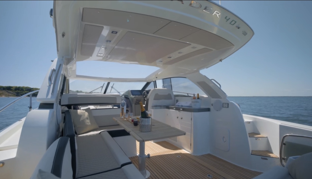 40' Jeanneau