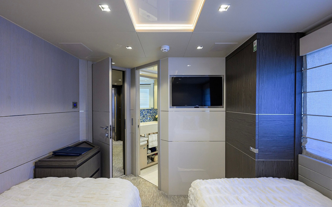 108' Ferretti