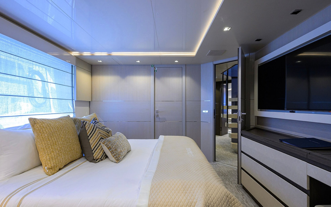 108' Ferretti