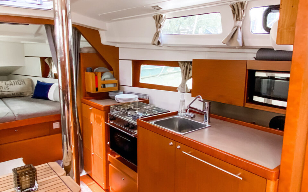 35' Beneteau Oceanis