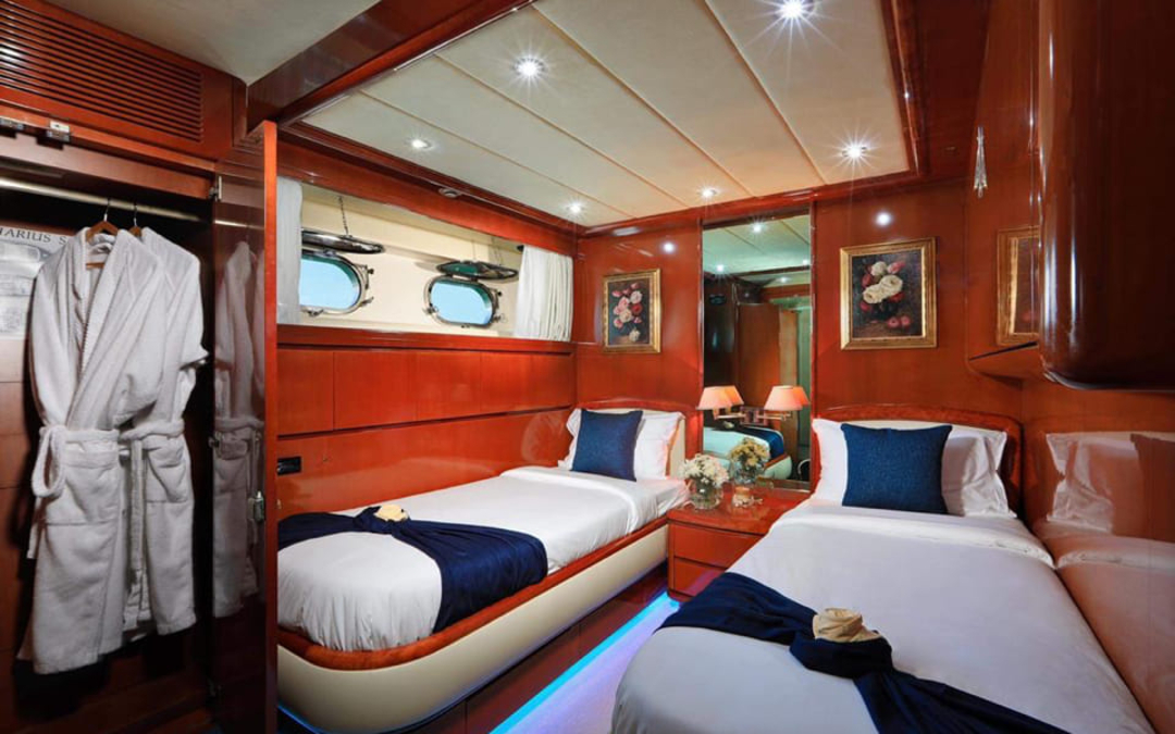106' Falcon