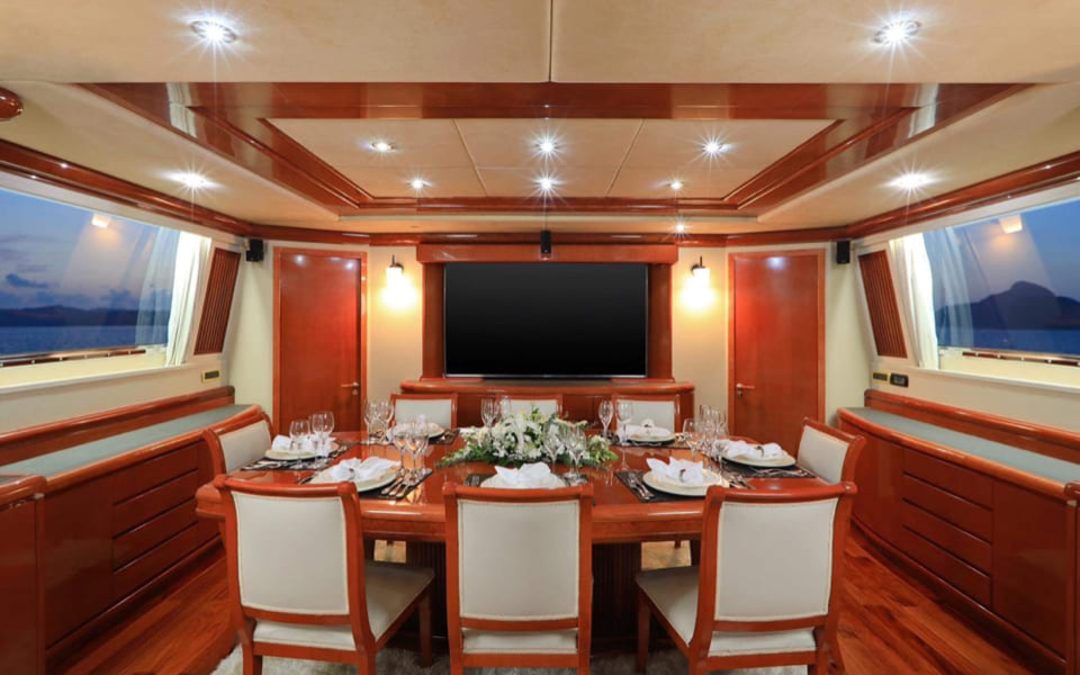 106' Falcon