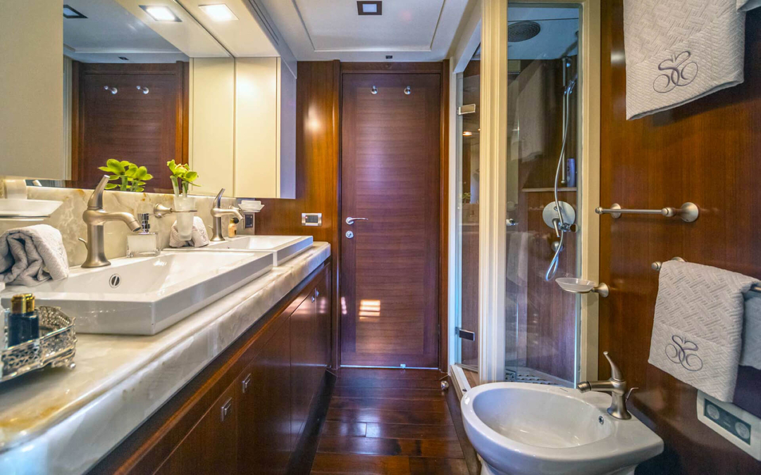 108' Ferretti Navetta
