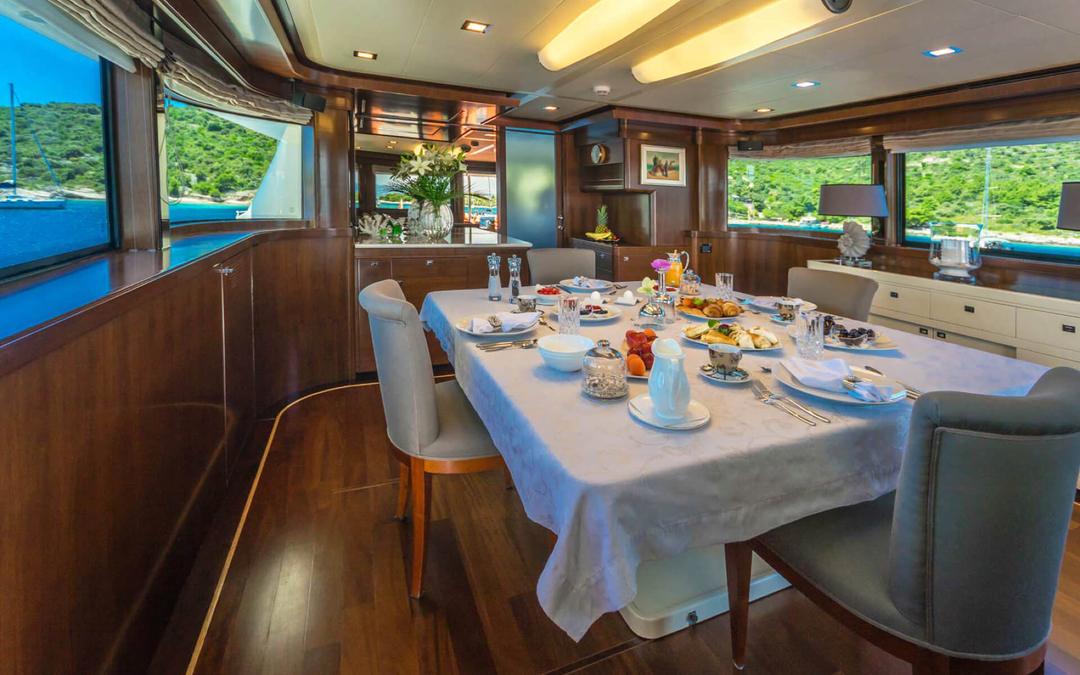 108' Ferretti Navetta