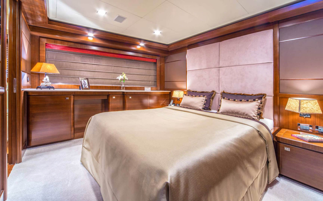 108' Ferretti Navetta