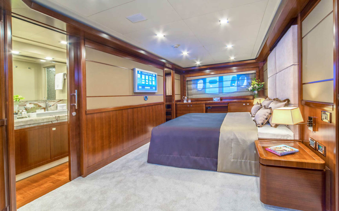 108' Ferretti Navetta