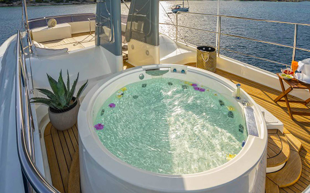 108' Ferretti Navetta