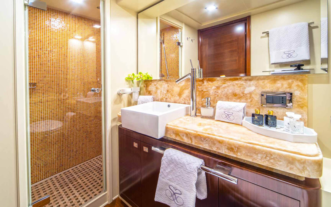 108' Ferretti Navetta