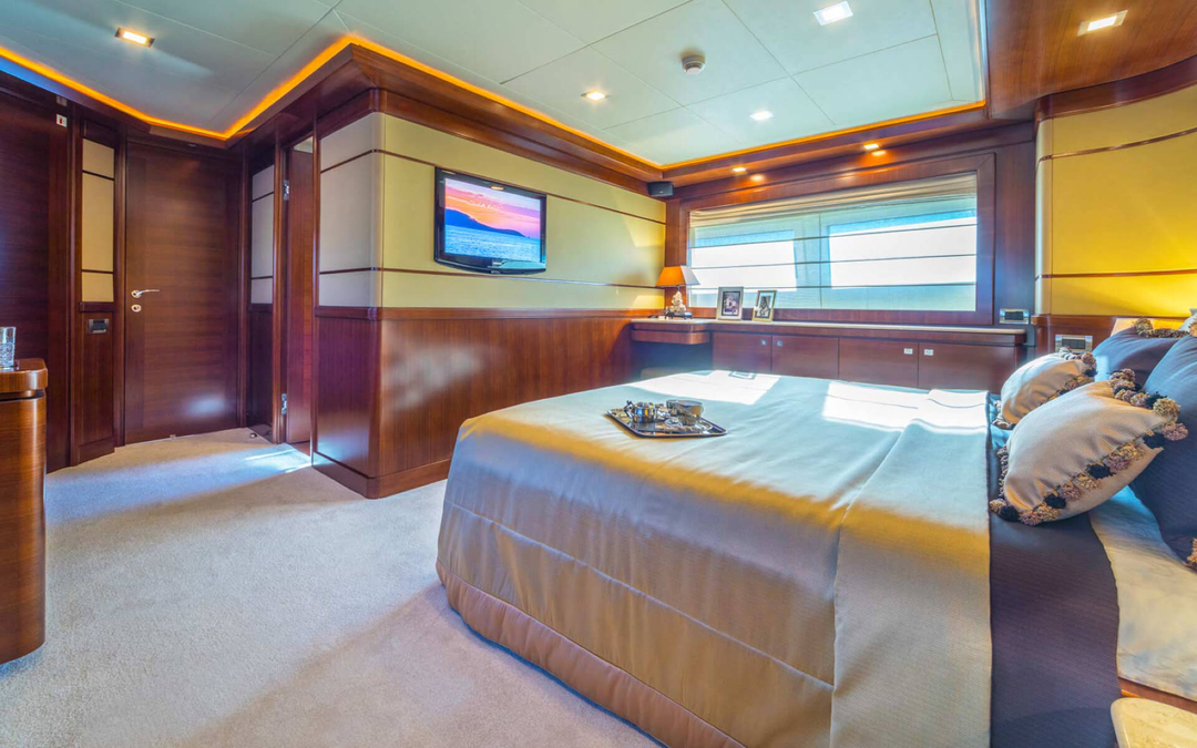 108' Ferretti Navetta