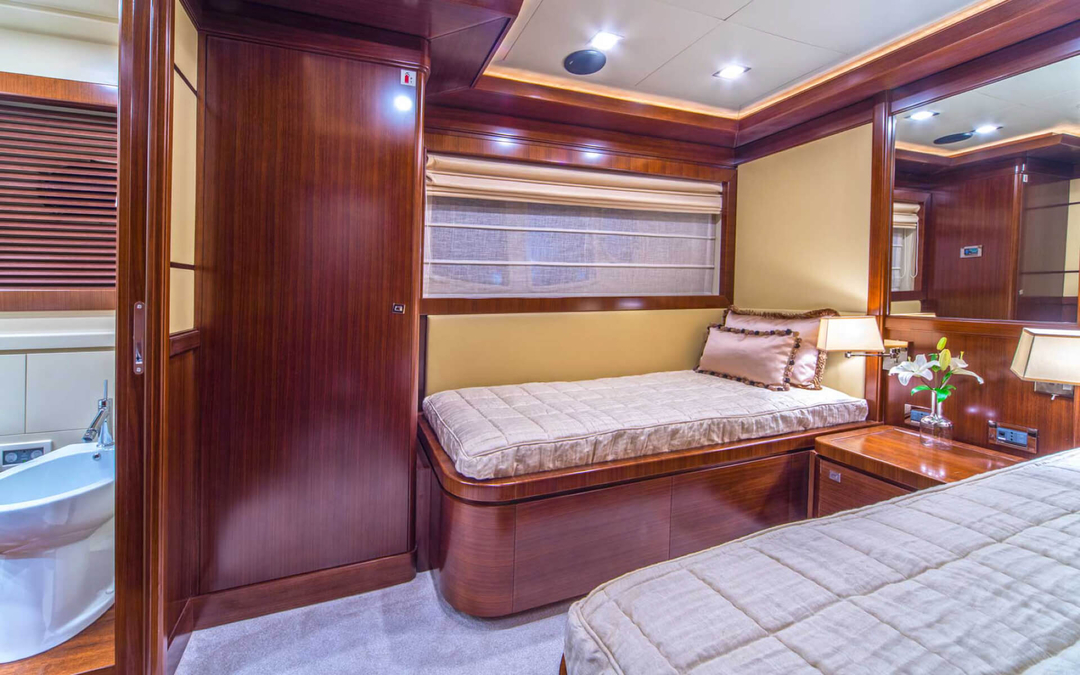 108' Ferretti Navetta