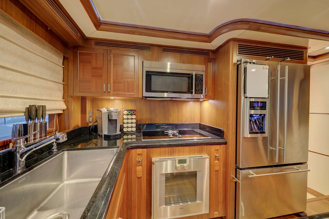 85' Ocean Alexander