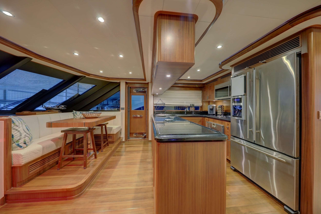 85' Ocean Alexander