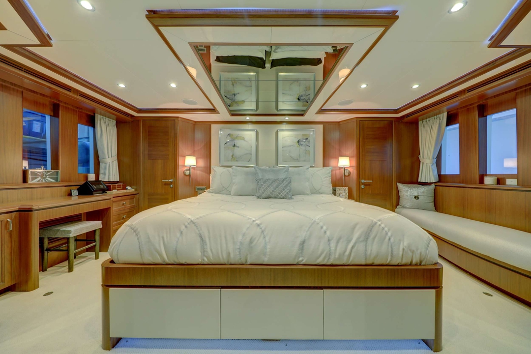 85' Ocean Alexander