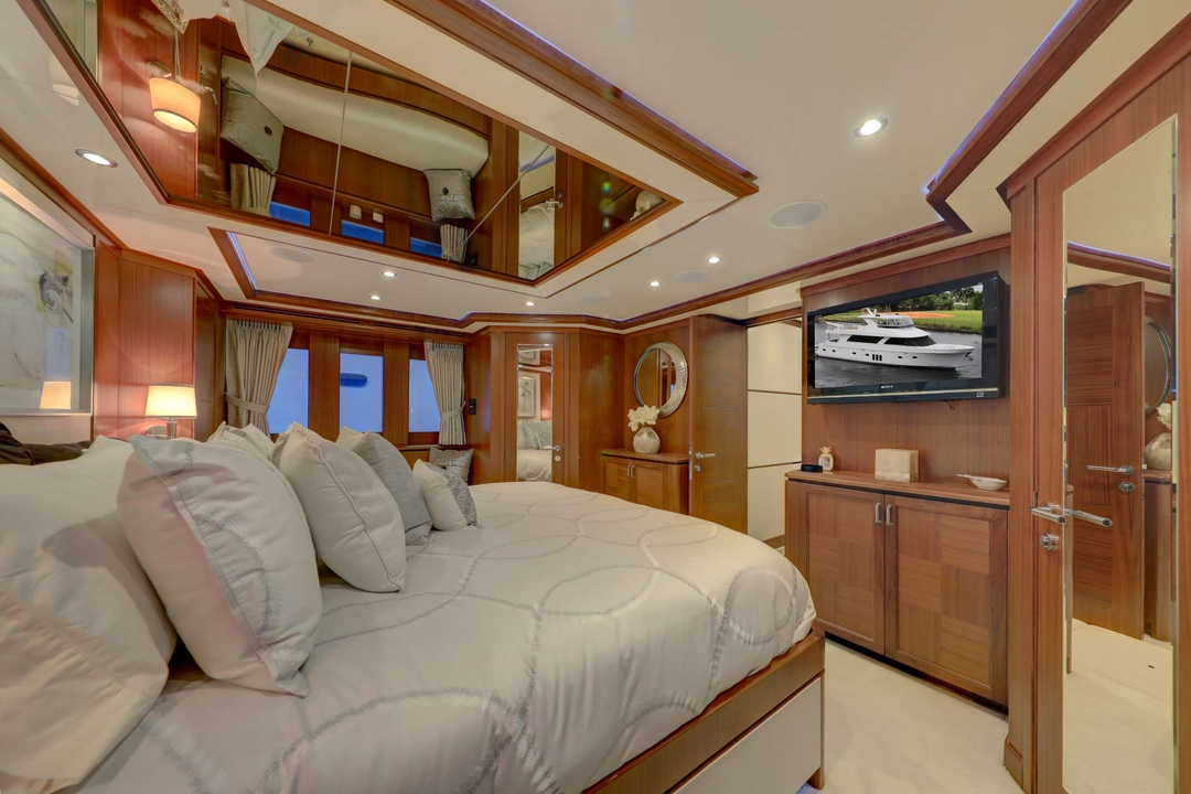 85' Ocean Alexander