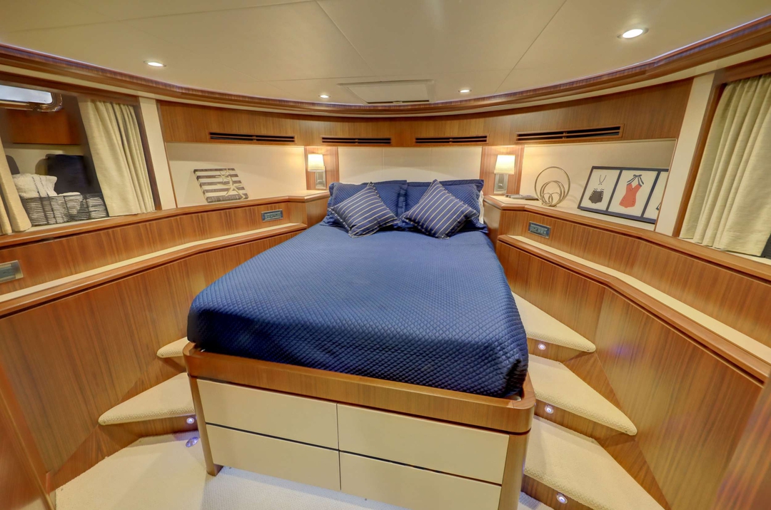 85' Ocean Alexander