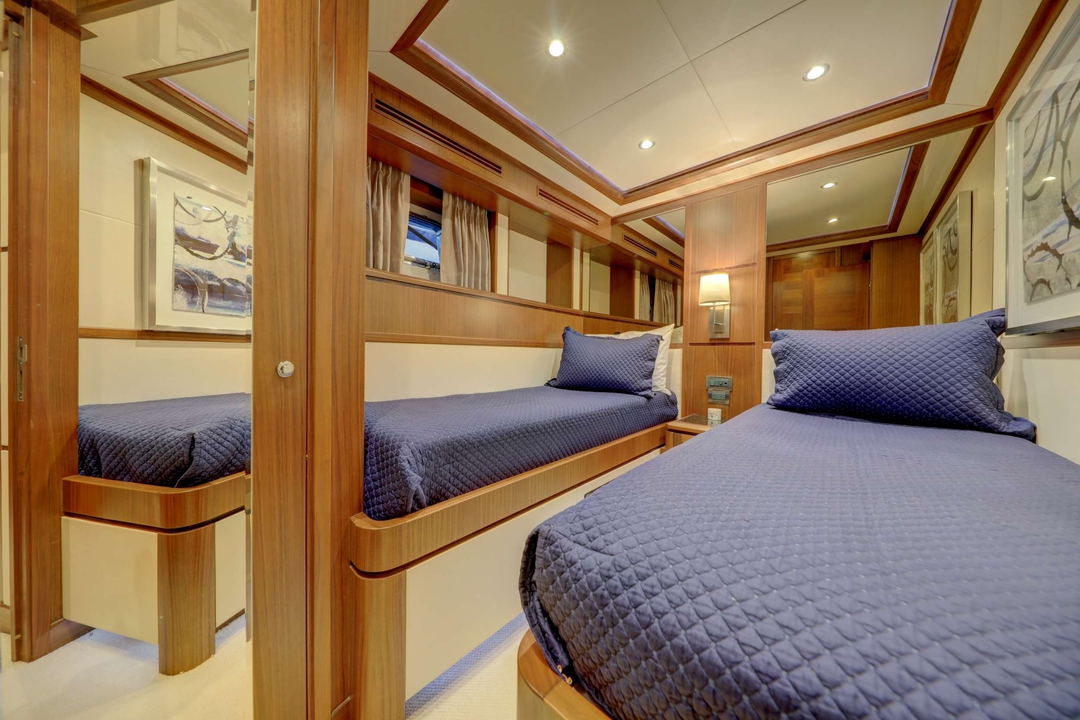 85' Ocean Alexander
