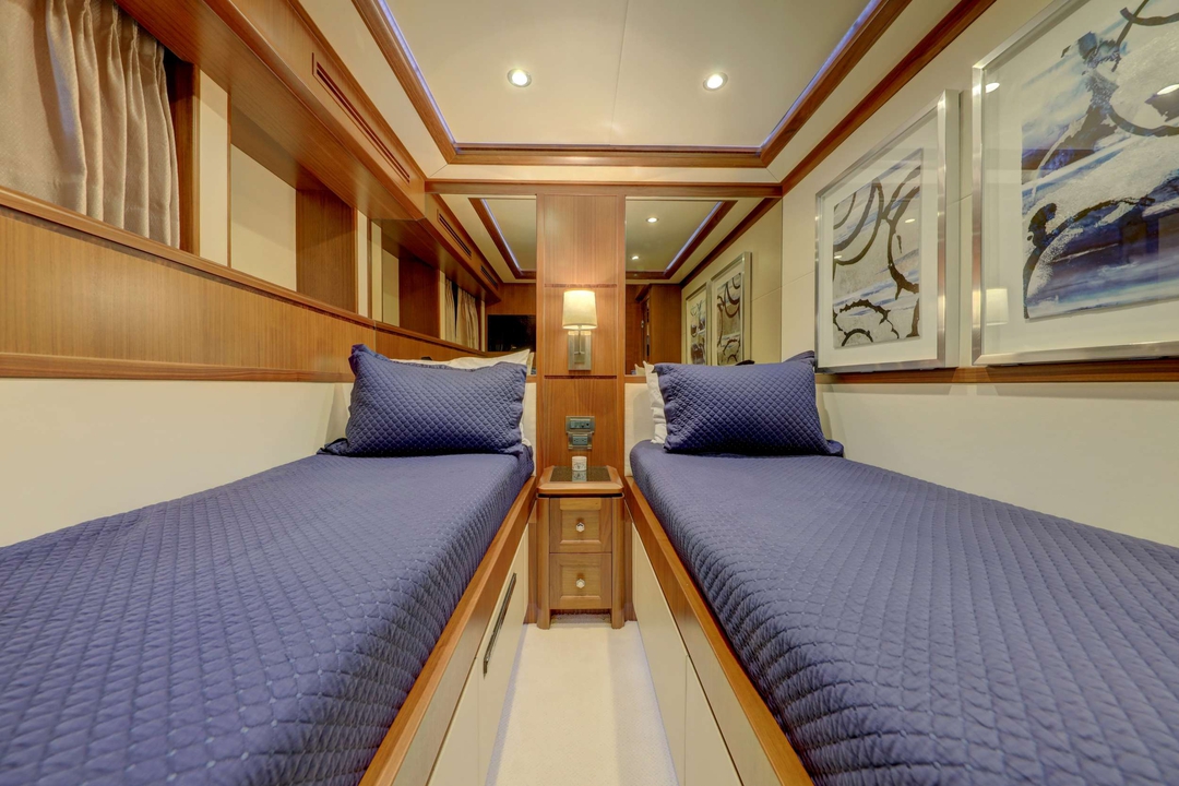 85' Ocean Alexander