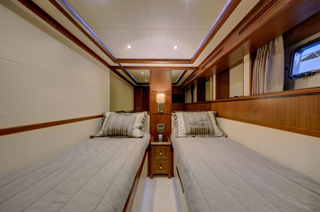 85' Ocean Alexander