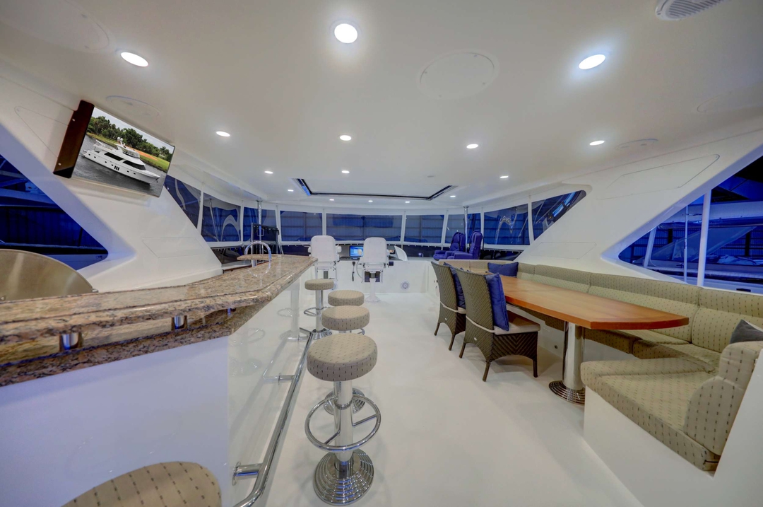 85' Ocean Alexander