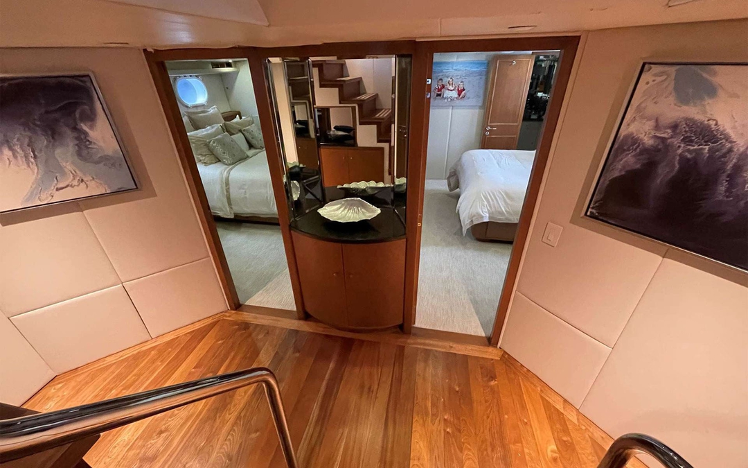 130' Hatteras