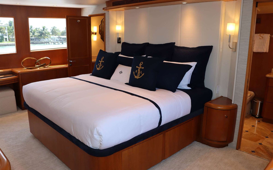 130' Hatteras