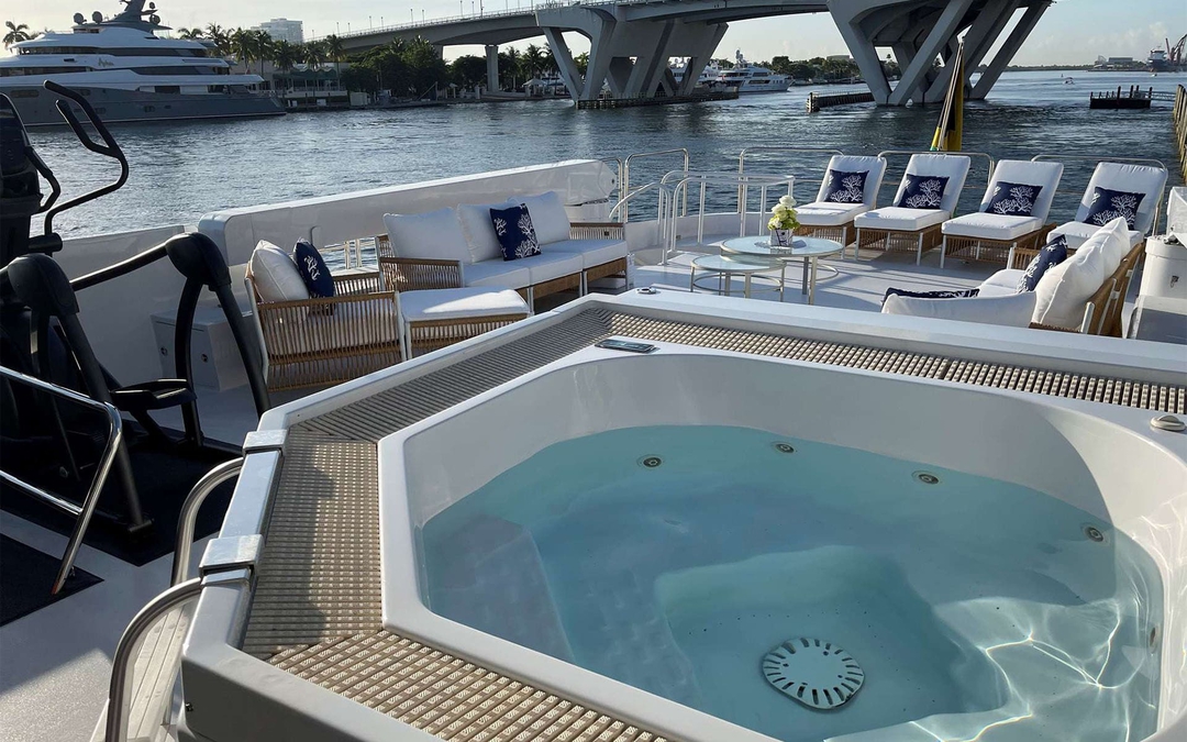 130' Hatteras