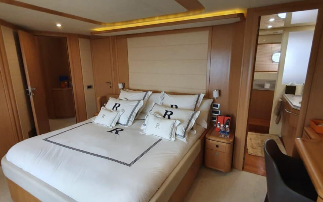 85' Ferretti