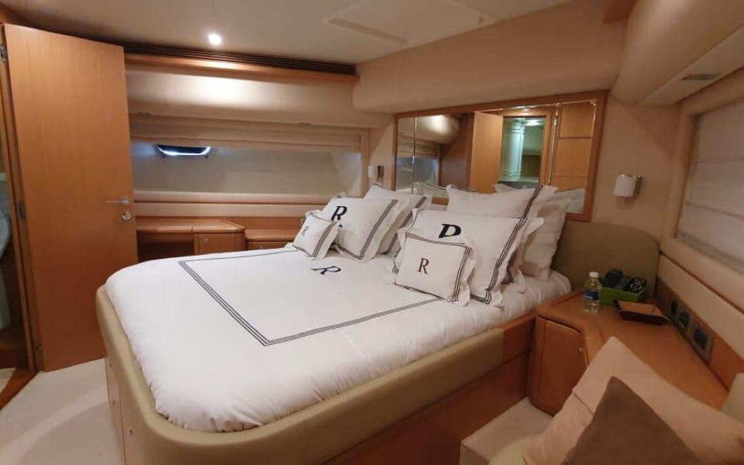 85' Ferretti