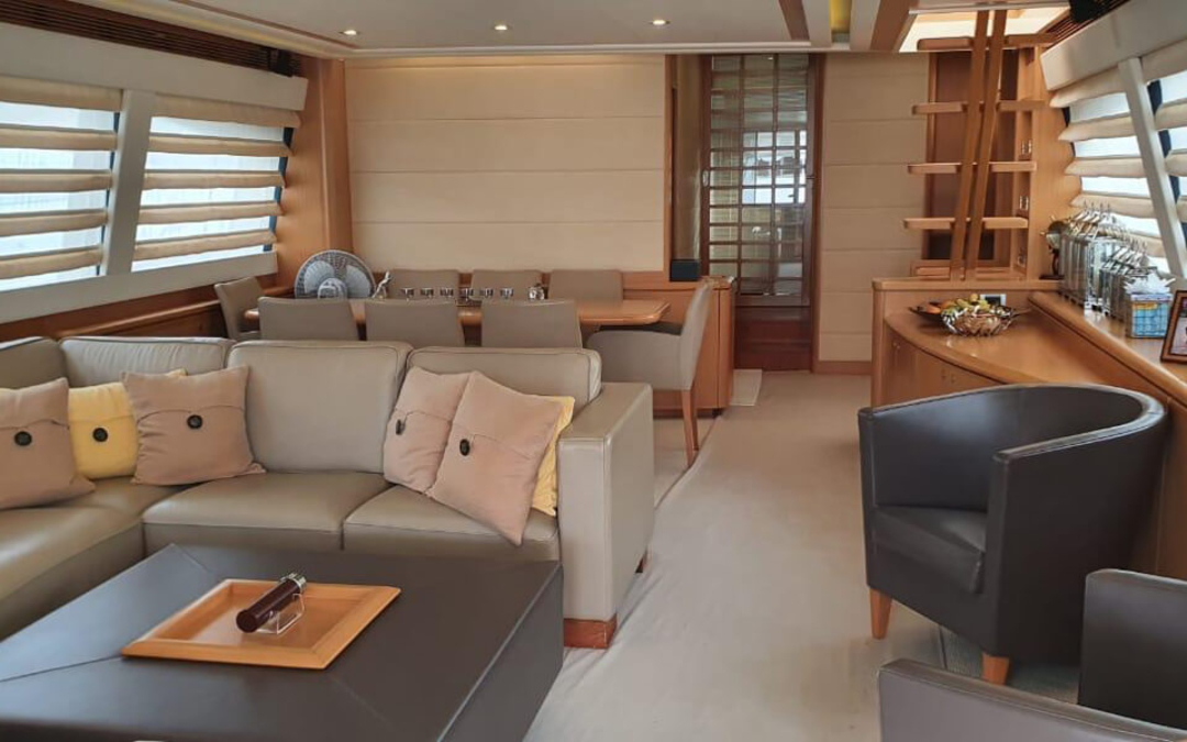 85' Ferretti