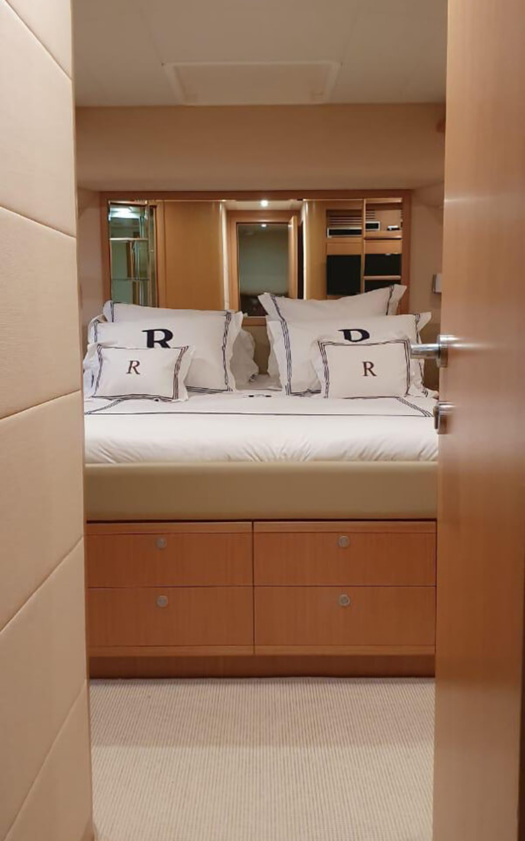 85' Ferretti